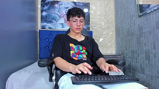 ElanGiraldo online show from April 2026 12:19:01 AM