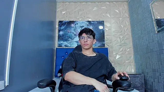 ElanGiraldo online show from May 2026 11:10:01 PM