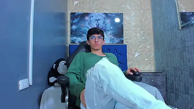 ElanGiraldo online show from May 2026 09:22:02 PM