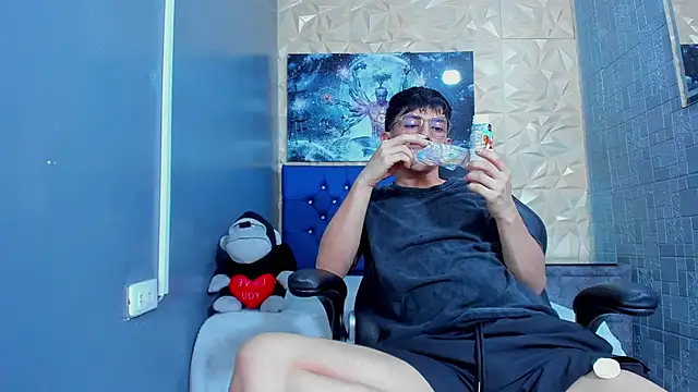 ElanGiraldo online show from May 2026 11:44:01 PM