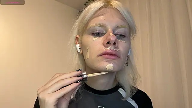 MollyChloe online show from November 2025 06:18:01 PM