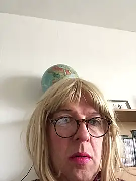 simone xdressing online show from February 2025 02:10:01 PM