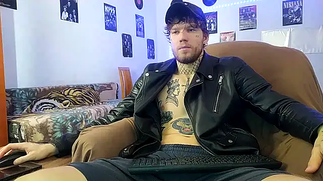 Huntall77 online show from December 2025 07:35:01 AM