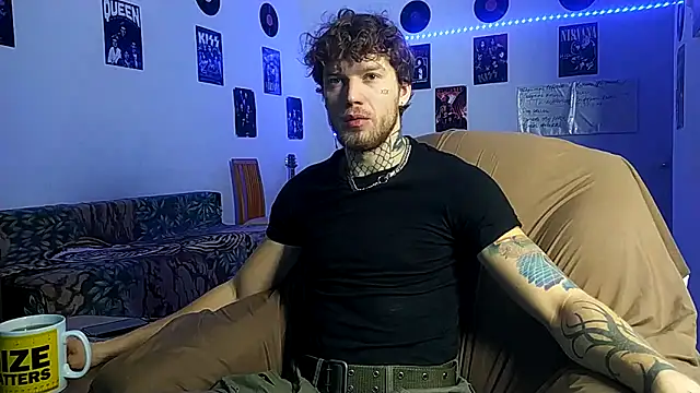 Huntall77 online show from December 2025 02:28:02 AM