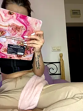 Snapshot of MissyDior8 chatting on November 2025 06:24:02 AM MissyDior8 online show from November 2025 06:24:02 AM