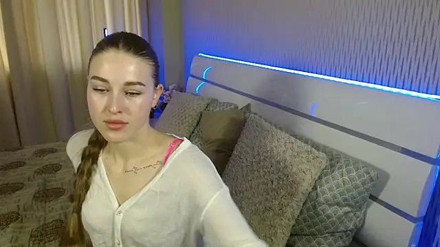 cutie violet online show from November 2025 07:42:02 AM