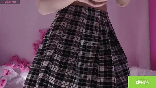 Kitty gaze online show from April 2026 02:18:01 PM