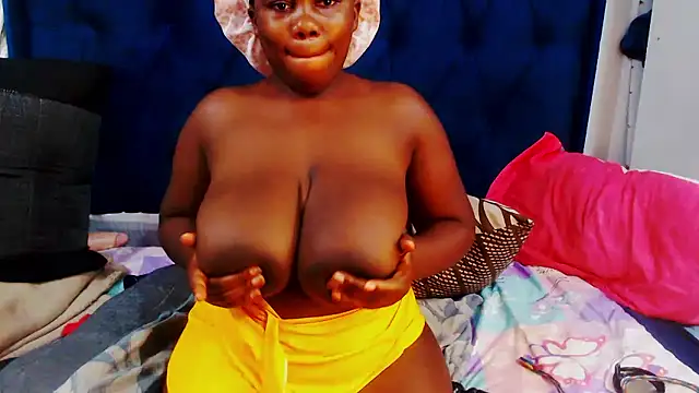 Snapshot of DarkCherryx chatting on January 2026 07:14:01 AM DarkCherryx online show from January 2026 07:14:01 AM