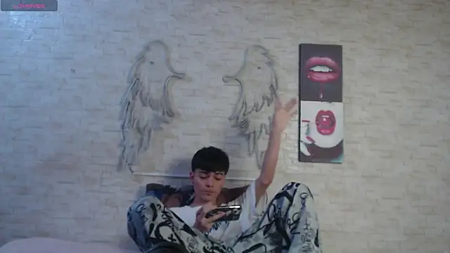 axel milo kairo and noa online show from February 2026 05:17:02 PM