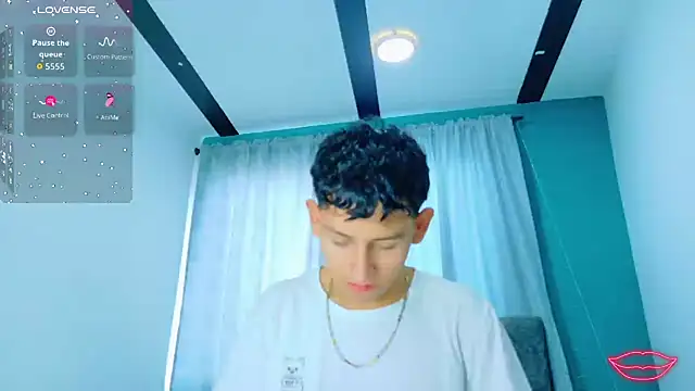 FelipeGonzalezz online show from December 2025 12:53:02 PM