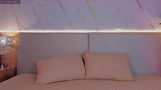 april grey11 online show from November 2025 08:20:01 PM