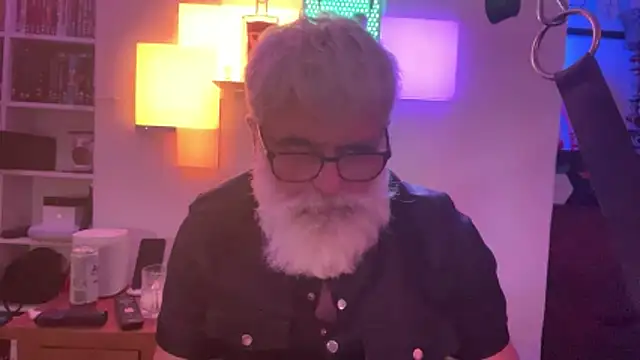 LeatherSdaddy online show from April 2026 02:04:01 AM