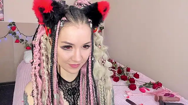 Snapshot of Lina_Moony chatting on November 2025 02:01:02 AM Lina Moony online show from November 2025 02:01:02 AM