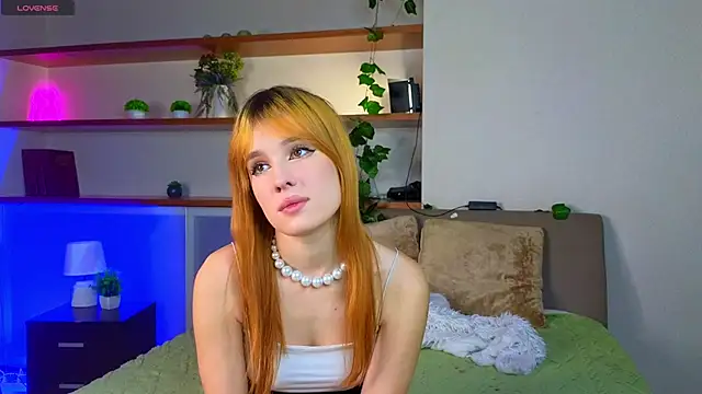 Snapshot of LynnaSetser chatting on November 2025 02:25:01 AM LynnaSetser online show from November 2025 02:25:01 AM