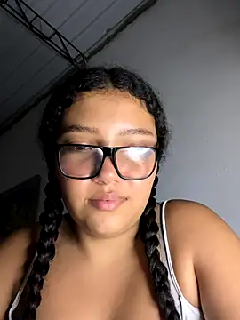 PetiteKattia online show from January 2026 05:00:01 AM