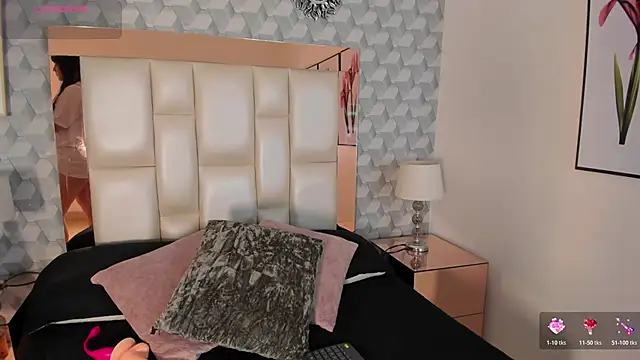 Gia harmony online show from November 2025 07:28:01 PM