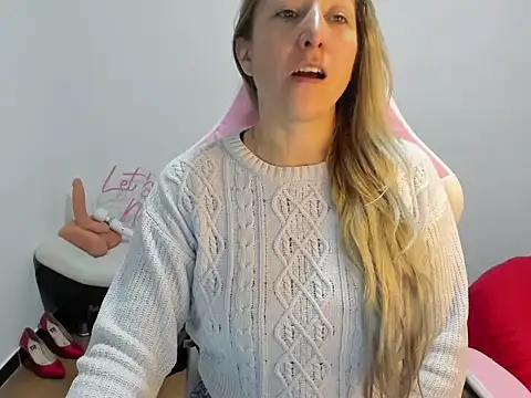 Snapshot of chrystal_sl852 chatting on November 2025 12:57:02 AM chrystal sl852 online show from November 2025 12:57:02 AM