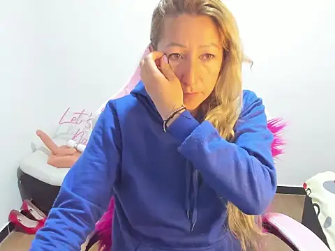 Snapshot of chrystal_sl852 chatting on December 2025 10:31:01 AM chrystal sl852 online show from December 2025 10:31:01 AM