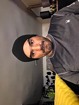 piggylatino online show from February 2026 10:37:01 PM