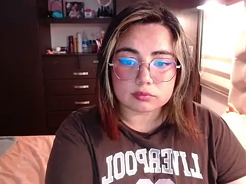 Snapshot of YiniBelle chatting on February 2026 04:16:02 AM YiniBelle online show from February 2026 04:16:02 AM