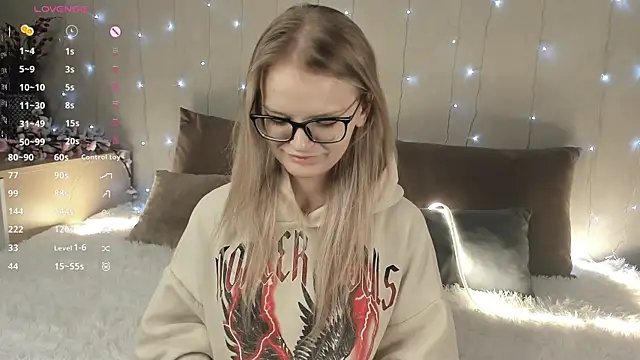 MicheleHonas online show from December 2025 06:37:02 PM