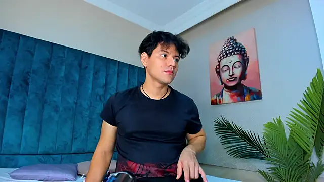 Snapshot of DhannLee chatting on November 2025 01:22:02 PM DhannLee online show from November 2025 01:22:02 PM