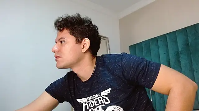 Snapshot of DhannLee chatting on November 2025 11:56:02 AM DhannLee online show from November 2025 11:56:02 AM