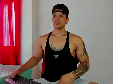 Zayn maxwell online show from February 2026 06:44:01 PM