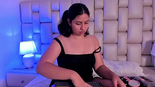 Snapshot of lea_hunter__ chatting on November 2025 07:29:02 PM lea hunter online show from November 2025 07:29:02 PM