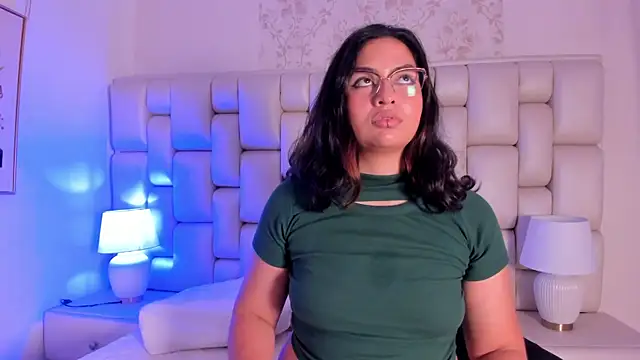 Snapshot of lea_hunter__ chatting on December 2025 08:14:01 PM lea hunter online show from December 2025 08:14:01 PM