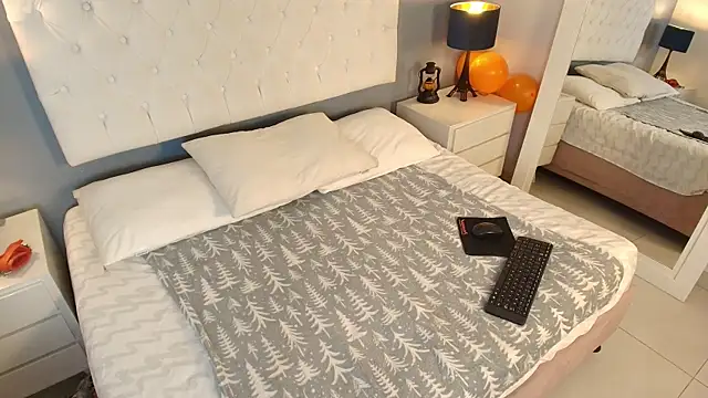 Niinatorres online show from December 2025 09:54:02 PM