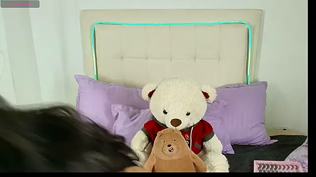 Daphne Hills online show from March 2026 06:47:02 PM