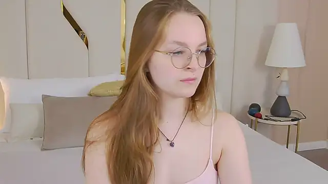 Snapshot of MadisonSmitt chatting on June 2026 05:10:01 AM MadisonSmitt online show from June 2026 05:10:01 AM