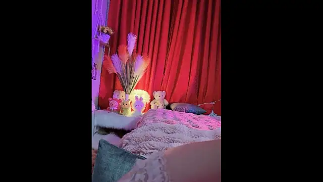 MiCandy-Lovee online show from December 2025 06:42:02 AM