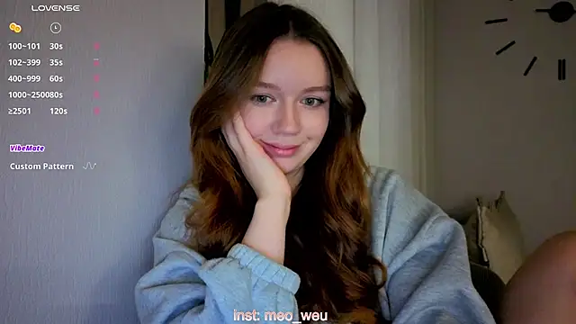 Snapshot of me_liss chatting on November 2025 11:43:02 PM me liss online show from November 2025 11:43:02 PM