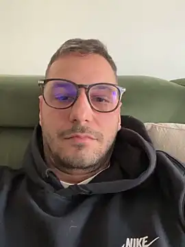 Snapshot of brrratan chatting on December 2025 09:40:01 AM brrratan online show from December 2025 09:40:01 AM