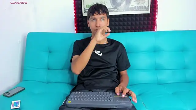 Carl-Milton online show from November 2025 12:19:01 AM