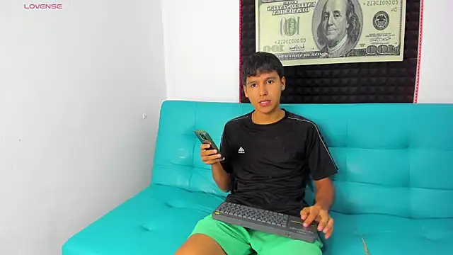 Carl-Milton online show from November 2025 06:29:02 AM