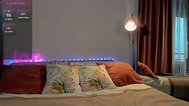 Snapshot of EllaRosss chatting on December 2025 09:51:01 AM EllaRosss online show from December 2025 09:51:01 AM