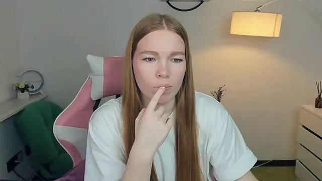 LavetaShiroma online show from November 2025 08:08:02 PM