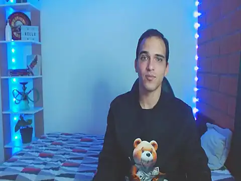 Maax30233 online show from November 2025 05:00:01 PM