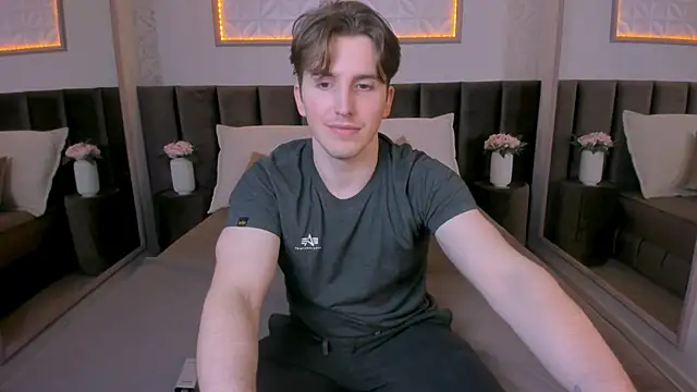 Snapshot of MarkYeti chatting on November 2025 07:08:02 AM MarkYeti online show from November 2025 07:08:02 AM