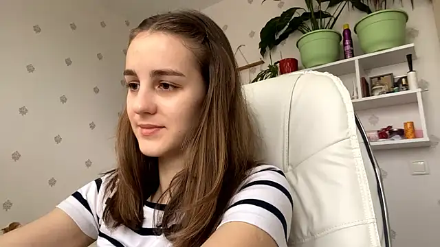 Snapshot of SweetieKatie chatting on December 2025 08:19:01 AM SweetieKatie online show from December 2025 08:19:01 AM