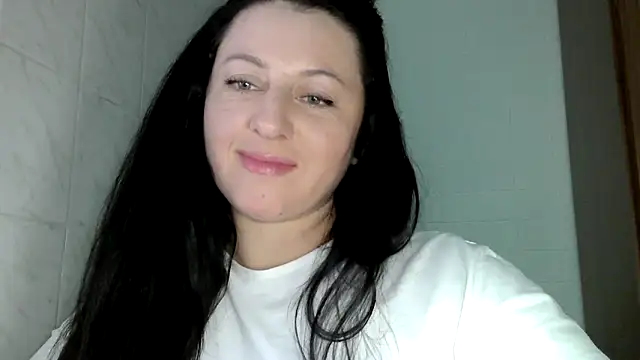 Snapshot of MelinaAx chatting on May 2026 08:35:02 PM MelinaAx online show from May 2026 08:35:02 PM