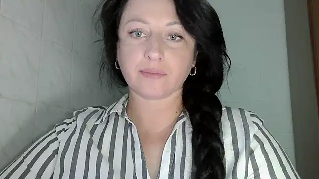 Snapshot of MelinaAx chatting on June 2026 07:17:02 AM MelinaAx online show from June 2026 07:17:02 AM