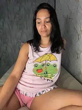 Snapshot of carolsapequinha chatting on November 2025 12:28:02 PM carolsapequinha online show from November 2025 12:28:02 PM