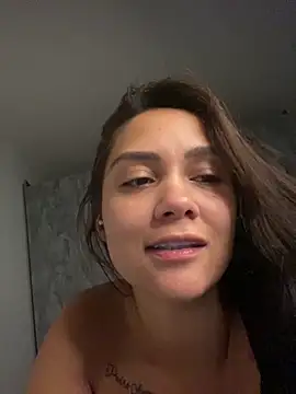 carolsapequinha online show from April 2026 11:44:02 AM