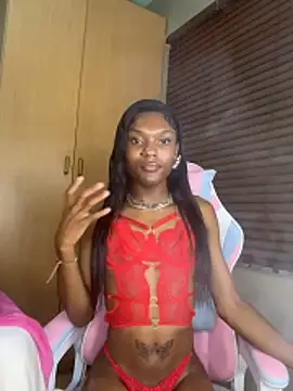 Snapshot of LatoyaPosh chatting on November 2025 02:47:02 AM LatoyaPosh online show from November 2025 02:47:02 AM