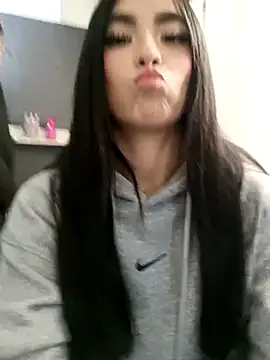 Irina Fernandez online show from December 2025 02:00:01 PM