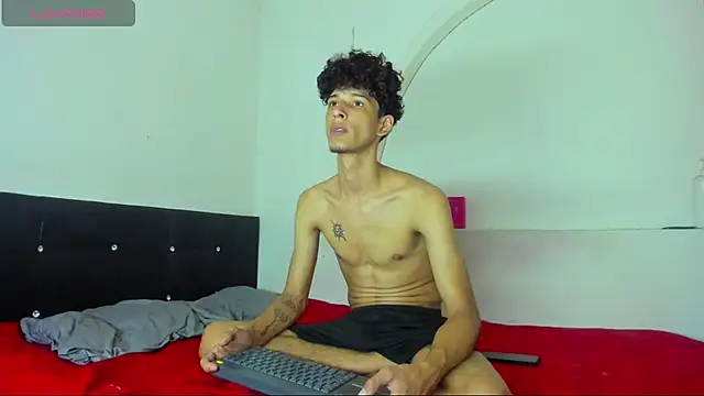 kaiborman00 online show from April 2026 03:01:04 AM